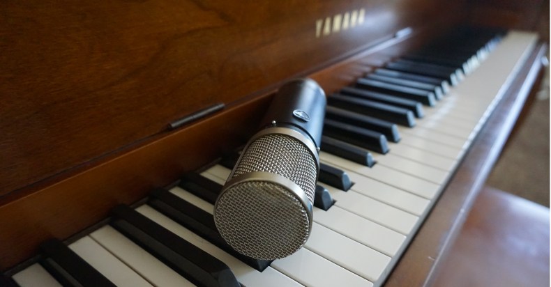 A detailed guide helping you learn how to mic a piano